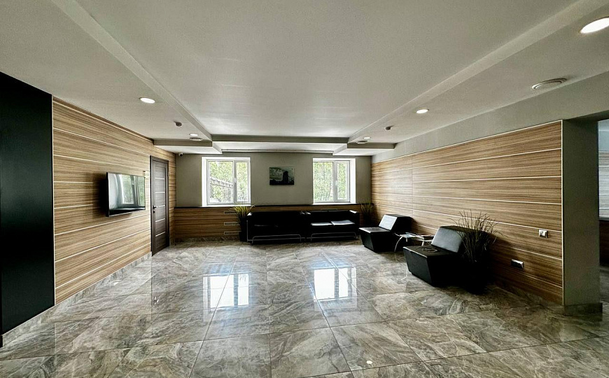 Продажа автосалона 2700 м2 на первой линии ул.Мирной фото