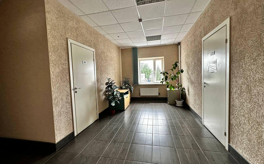 Продажа автосалона 2700 м2 на первой линии ул.Мирной фото