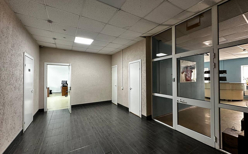 Продажа автосалона 2700 м2 на первой линии ул.Мирной фото