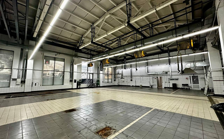 Продажа автосалона 2700 м2 на первой линии ул.Мирной фото