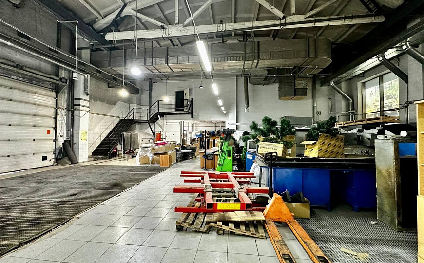 Продажа автосалона 2700 м2 на первой линии ул.Мирной фото