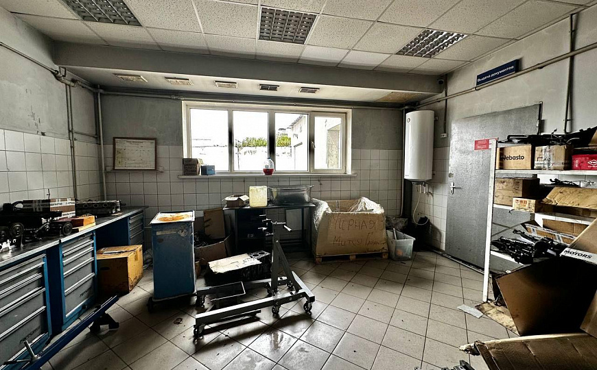 Продажа автосалона 2700 м2 на первой линии ул.Мирной фото