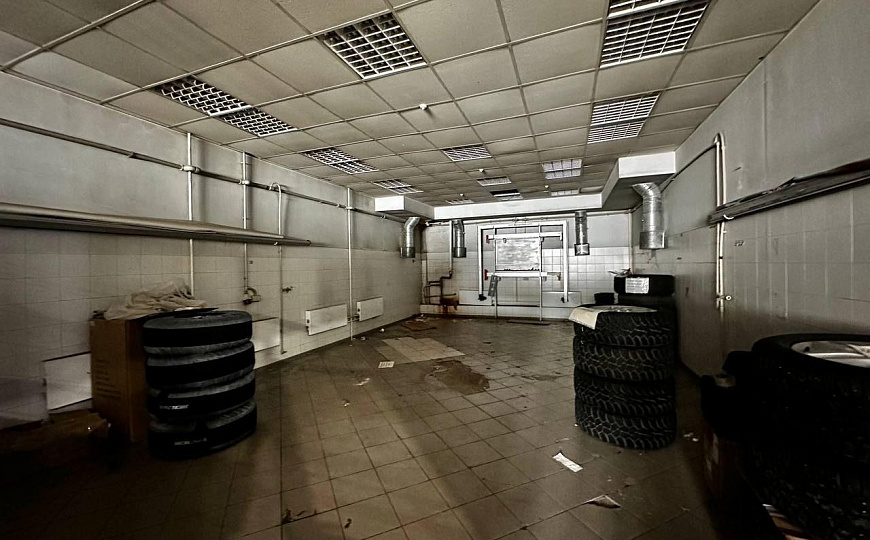 Продажа автосалона 2700 м2 на первой линии ул.Мирной фото