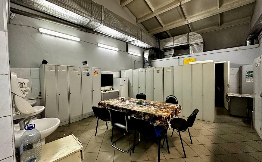 Продажа автосалона 2700 м2 на первой линии ул.Мирной фото