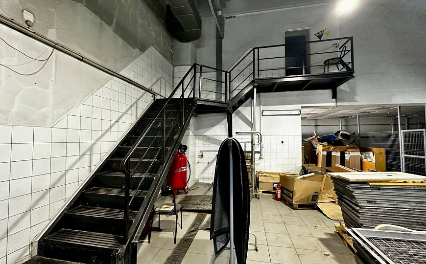 Продажа автосалона 2700 м2 на первой линии ул.Мирной фото