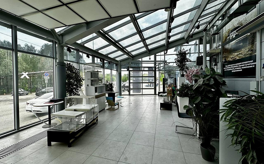 Продажа автосалона 2700 м2 на первой линии ул.Мирной фото