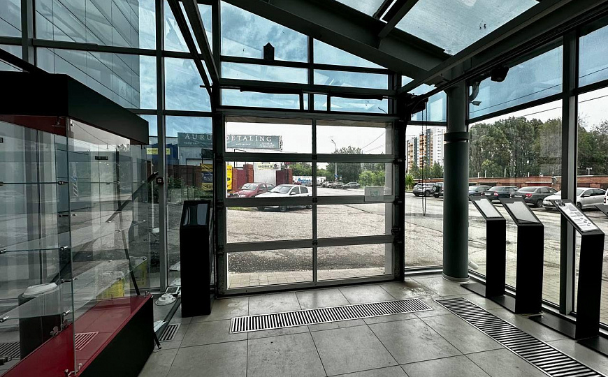 Продажа автосалона 2700 м2 на первой линии ул.Мирной фото