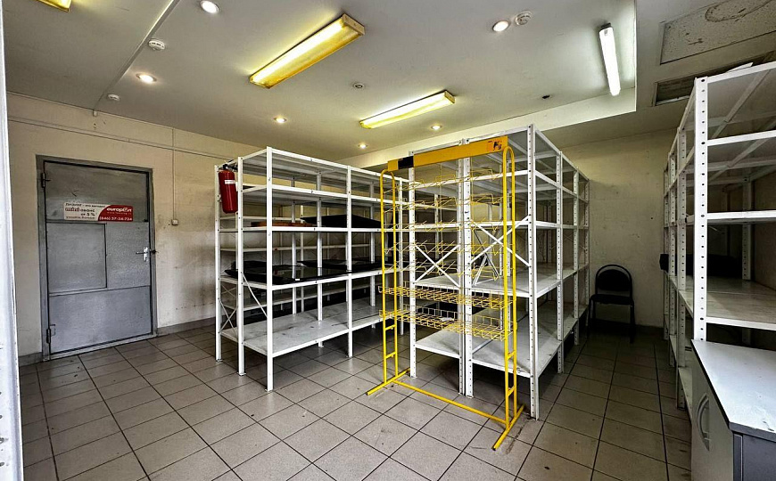 Продажа автосалона 2700 м2 на первой линии ул.Мирной фото