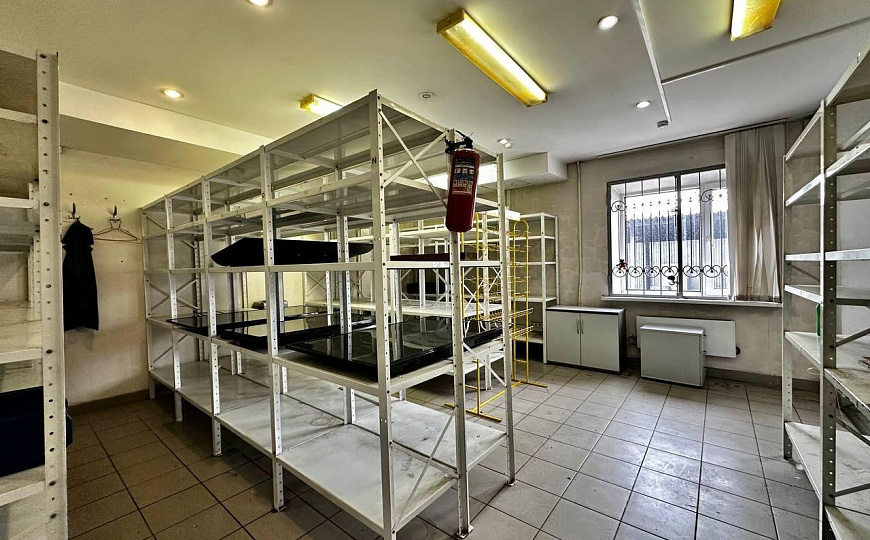 Продажа автосалона 2700 м2 на первой линии ул.Мирной фото