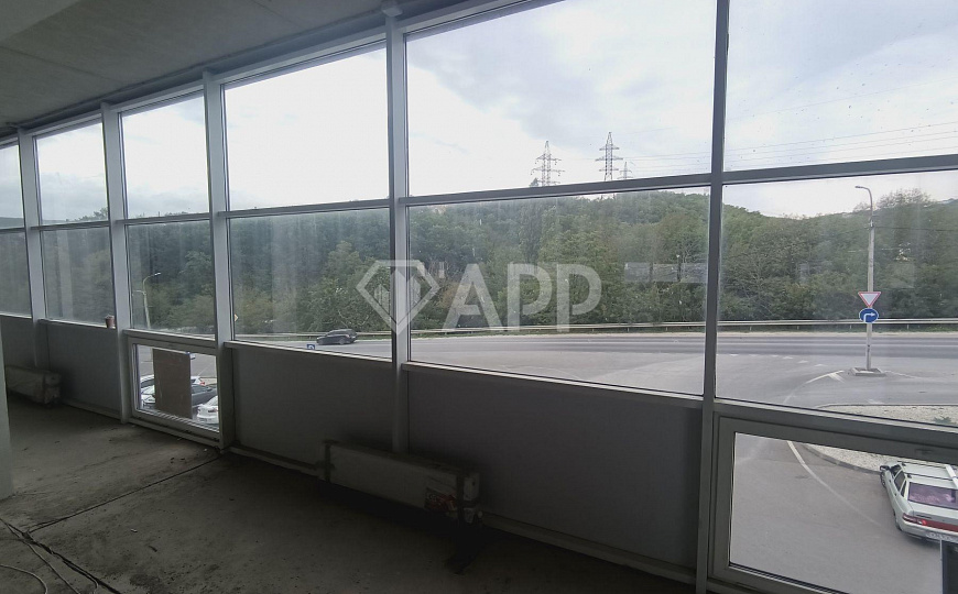 Сдам торговое помещение, 550 м² фото