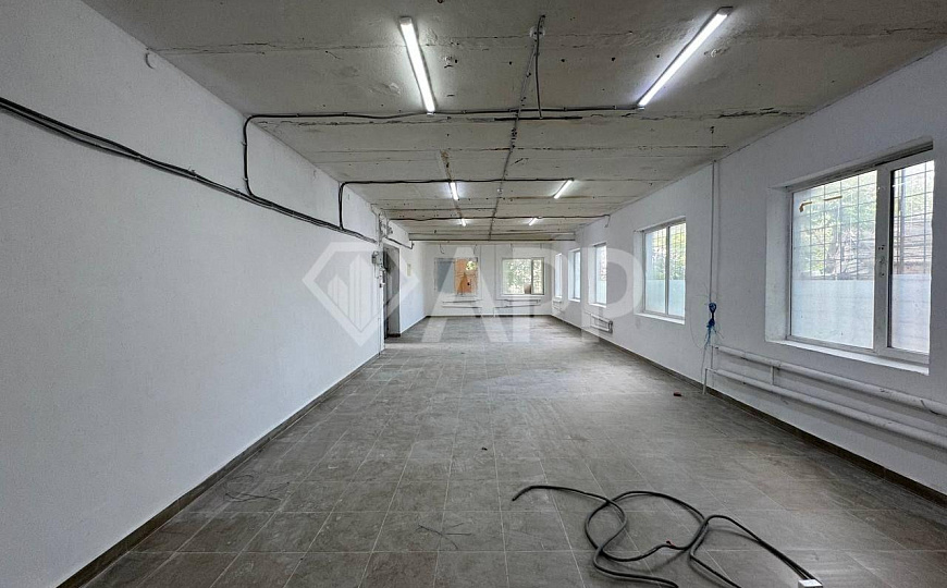 Офис/склад/подьемник/парковка/центр/возможно увеличение площади фото