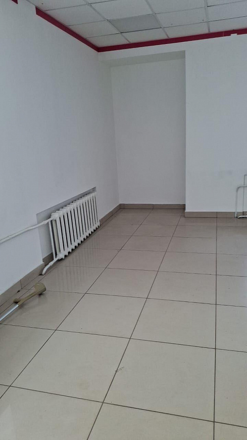 Сдаётся помещение свободного назначения на 2 этаже торгового центра с большим автомобильным и общест фото