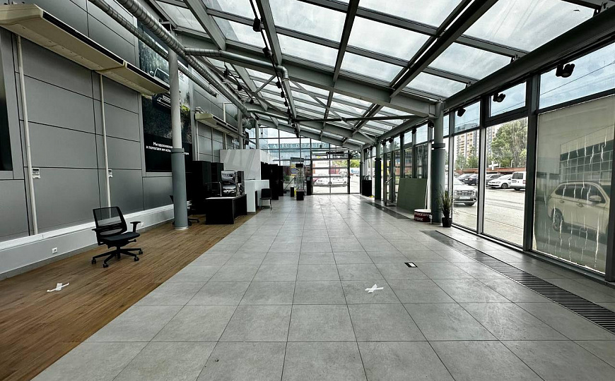 Аренда 324 м2 под шоурум автосалона на 1 линии ул.Мирной фото