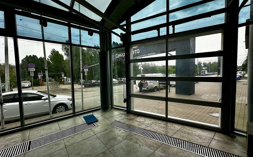 Аренда 324 м2 под шоурум автосалона на 1 линии ул.Мирной фото