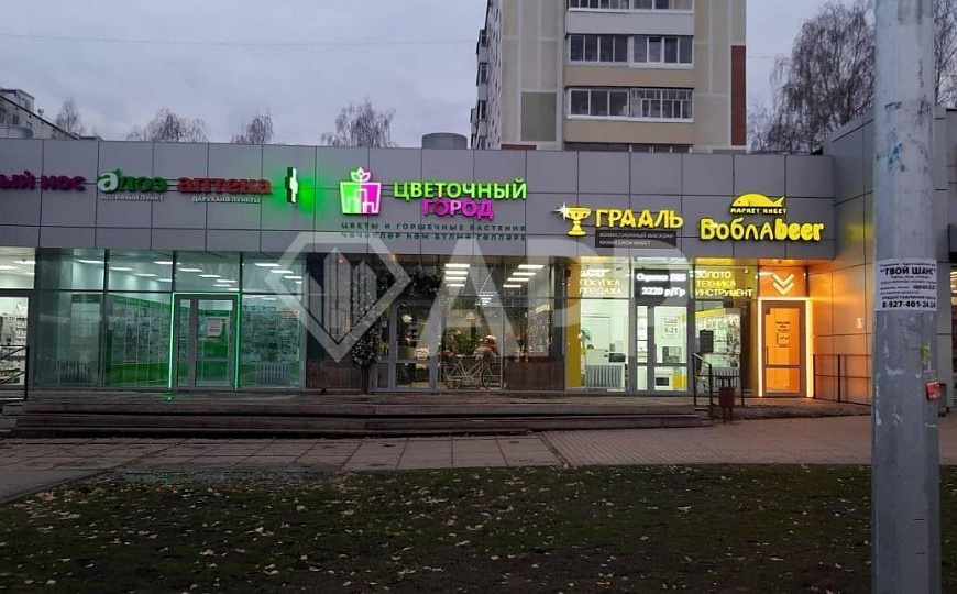 Сдам помещение в торговом центре фото