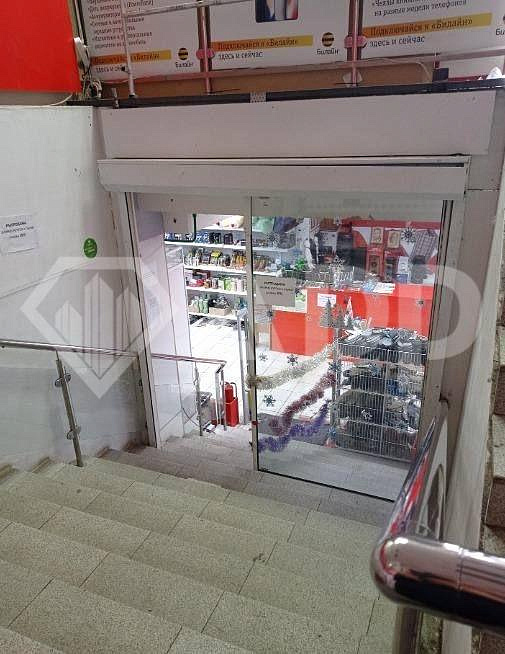 Сдам помещение в торговом центре фото