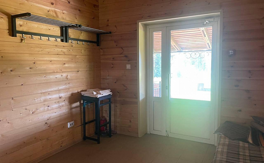 Продам два объекта общей площадью 271м² и земельным участком 30 соток в живописном месте фото