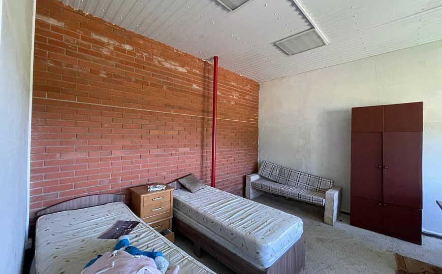 Продам два объекта общей площадью 271м² и земельным участком 30 соток в живописном месте фото