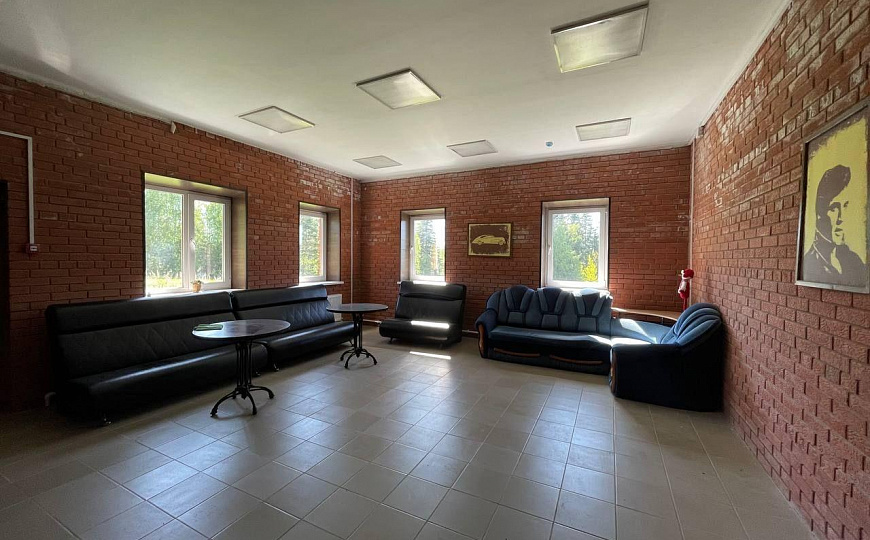 Продам два объекта общей площадью 271м² и земельным участком 30 соток в живописном месте фото