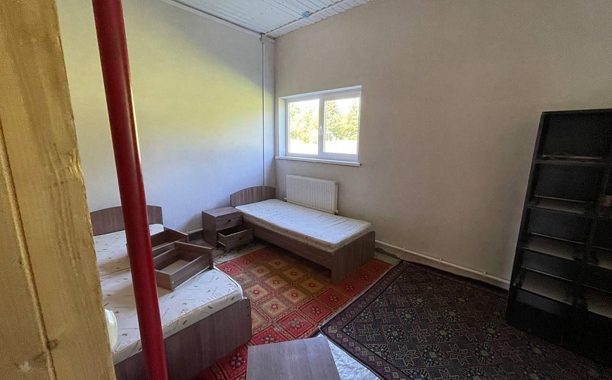 Продам два объекта общей площадью 271м² и земельным участком 30 соток в живописном месте фото