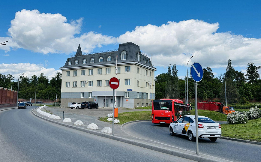 Продаю отдельно стоящее здание 1199.4м² с земельным участком в центре города  фото