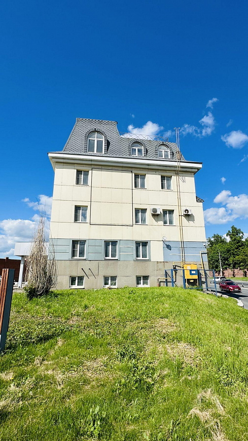 Продаю отдельно стоящее здание 1199.4м² с земельным участком в центре города  фото