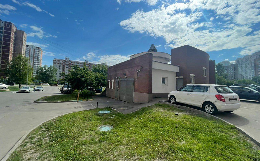 Паркинг из 4-х парковочных мест под любой вид деятельности 60 м.кв. фото