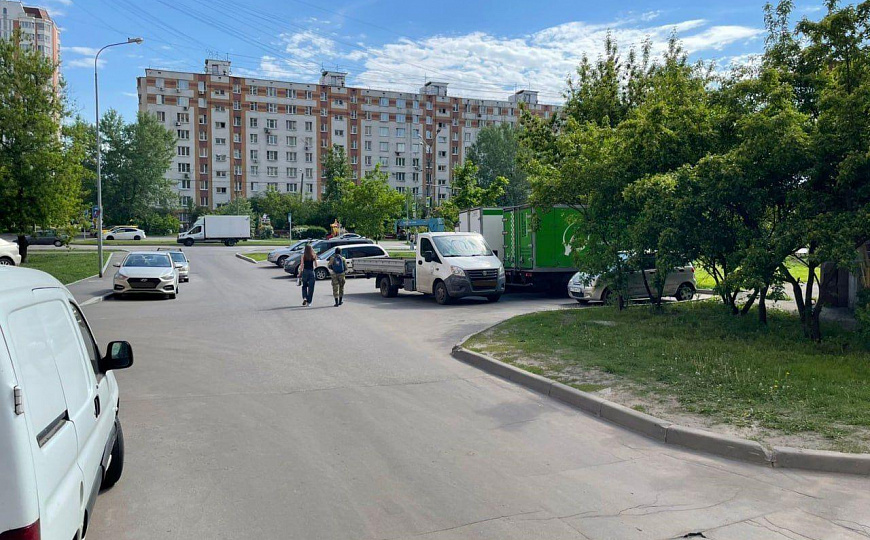 Паркинг из 4-х парковочных мест под любой вид деятельности 60 м.кв. фото