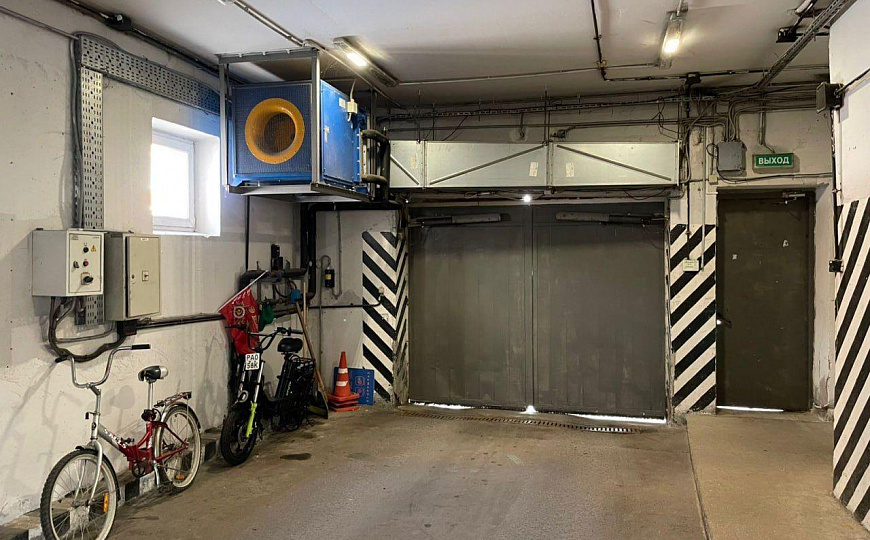 Паркинг из 4-х парковочных мест под любой вид деятельности 60 м.кв. фото