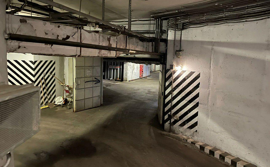 Паркинг из 4-х парковочных мест под любой вид деятельности 60 м.кв. фото