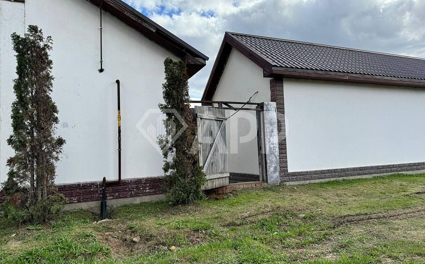 Отдельно стоящее здание, 1600 м. Под хостел, пансионат, медицину, частную школу фото