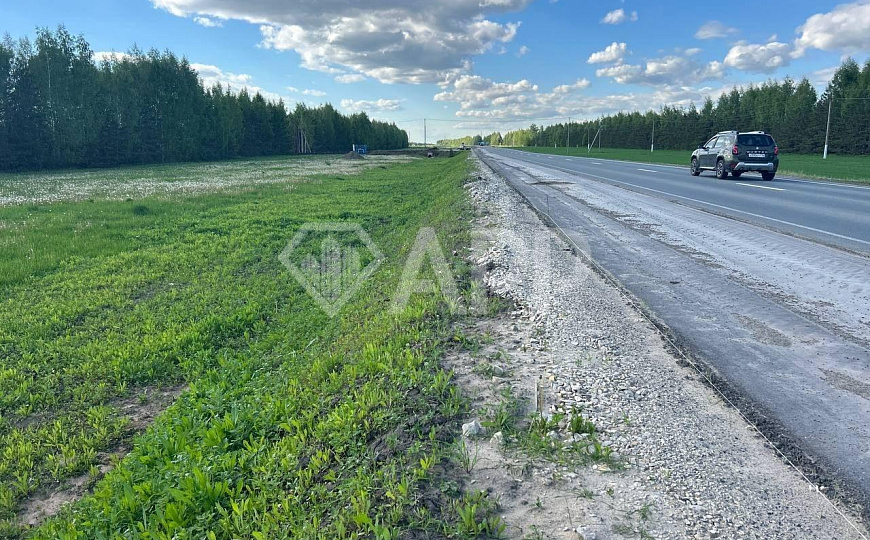 Продаю участок на первой линии трассы фото