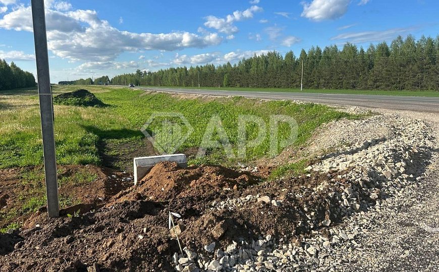 Продаю участок на первой линии трассы фото