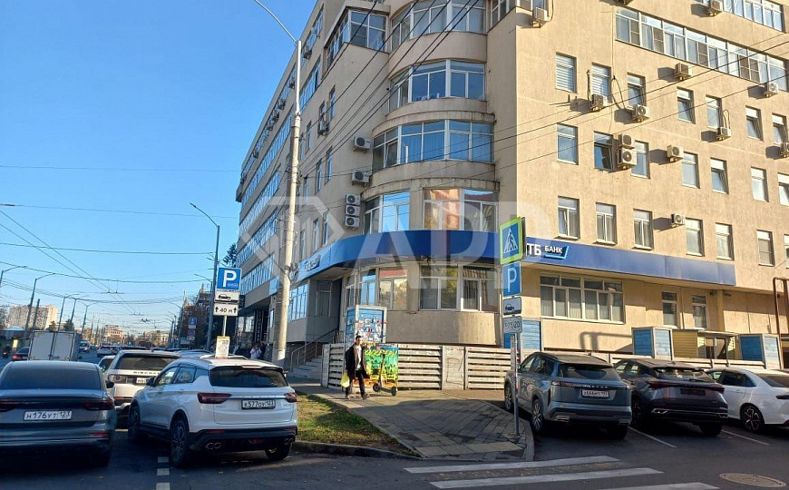 Продаю офис с арендаторами 360 м2 фото