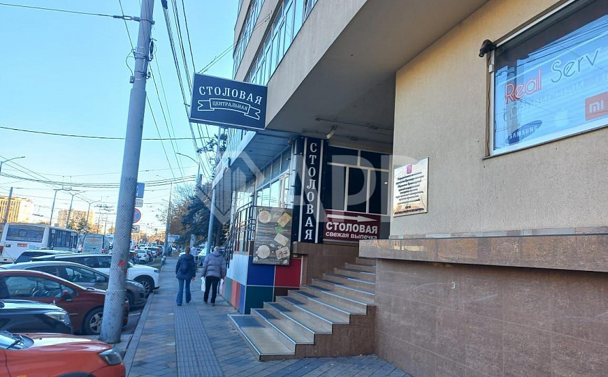 Продаю офис с арендаторами 360 м2 фото