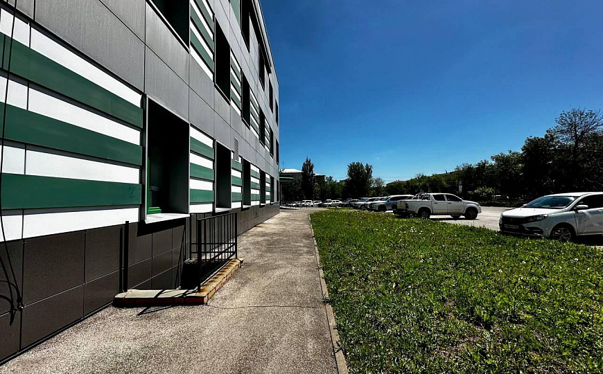 Аренда 272 м2 в новом здании в центре г.Новокуйбышевска фото