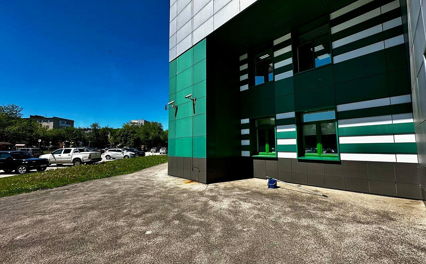 Аренда 272 м2 в новом здании в центре г.Новокуйбышевска фото