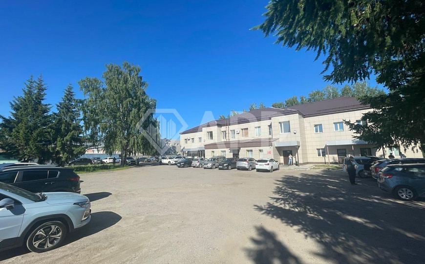 Офисы с парковкой и складскими помещениями. фото