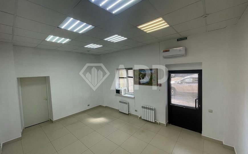 Офисы с парковкой и складскими помещениями. фото