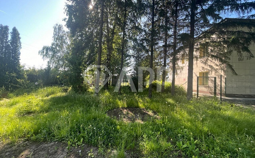 Земельный участок в городе. фото