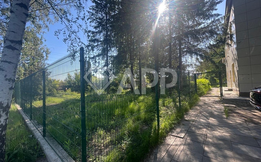 Земельный участок в городе. фото