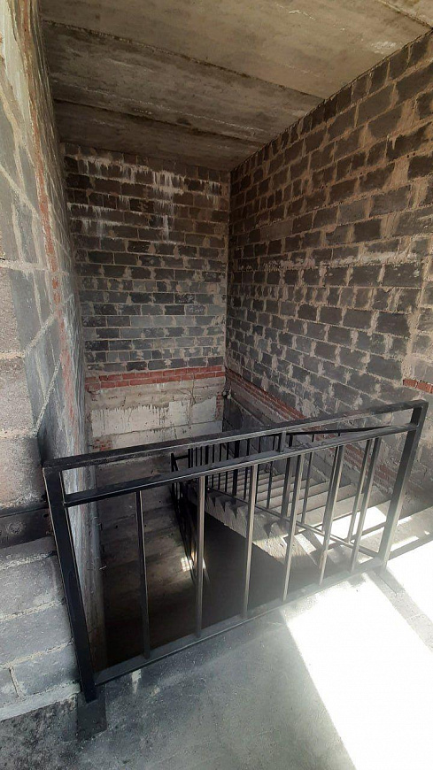 2 этажное здание в д.Байрак на Березовая 1 В фото