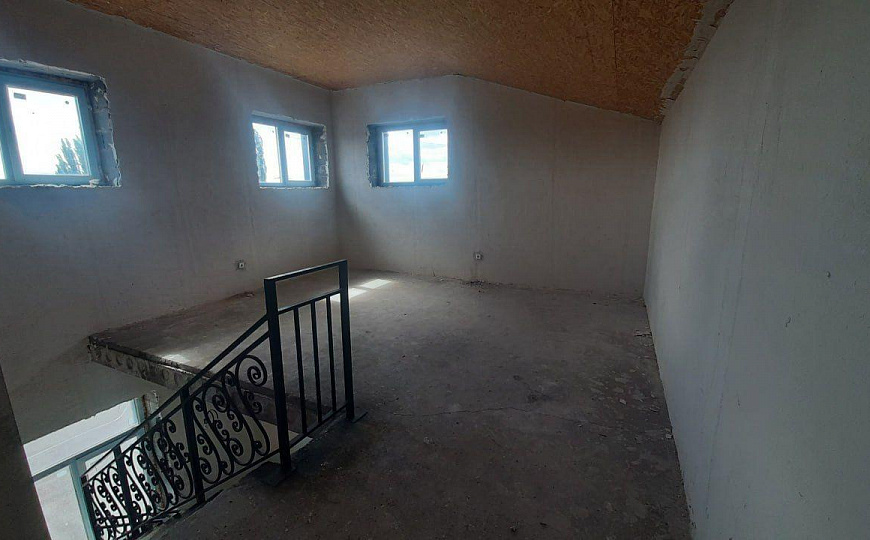 2 этажное здание в д.Байрак на Березовая 1 В фото