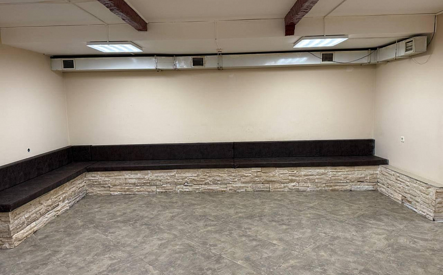 Помещение свободного назначения на красной линии фото