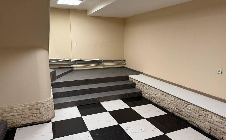 Помещение свободного назначения на красной линии фото