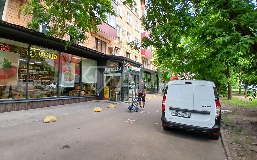 Отличное торговое помещение в центре района, высокий трафик . Отличное место для торговли фото