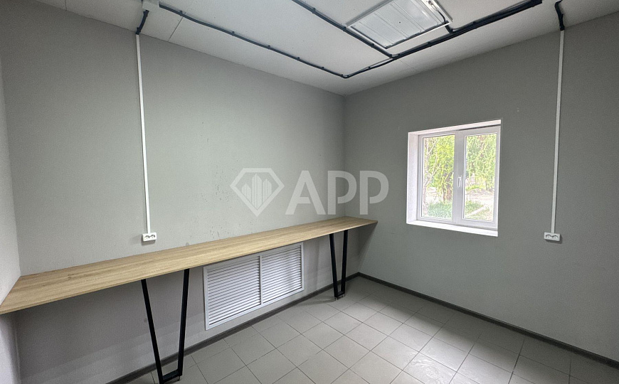 Перекресток/парковка/2входа/зона разгрузки/50квт фото