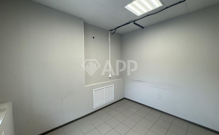 Перекресток/парковка/2входа/зона разгрузки/50квт фото