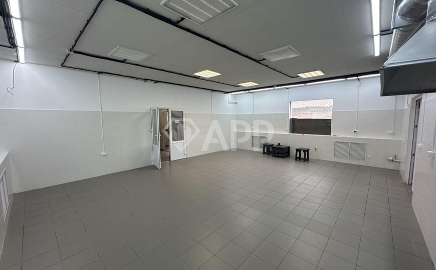 Перекресток/парковка/2входа/зона разгрузки/50квт фото