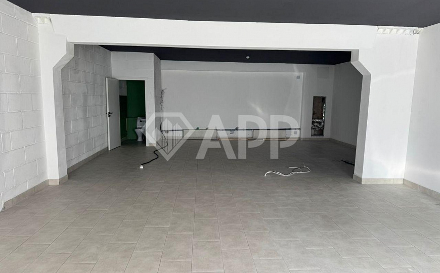 Торговое помещение в БЦ, 85,2 кв.м. фото